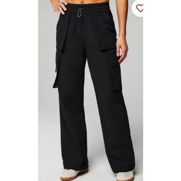 New Fabletics The Heights Cargo Pant XL Black Pockets Nylon NWT Athletic Workout - Picture 1 of 8
